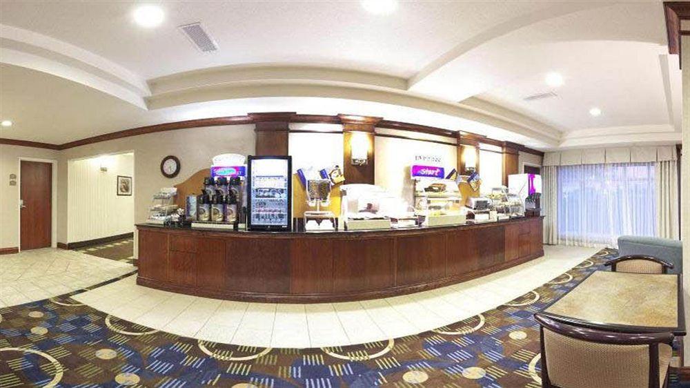 Holiday Inn Express Lawrence By Ihg Exterior photo